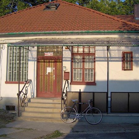 Ifi Hostel Pecs Exterior photo